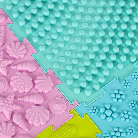 Mata Sensoryczna Puzzle Montessori 8 Elementów zbliżenie na połączenie czterech elementów widok z góry dwa Mata Sensoryczna Puzzle Montessori 8 Elementów zbliżenie na połączenie czterech elementów widok z góry dwa