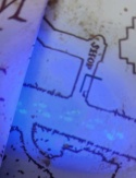 Mapa z widocznymi śladami w świetle ultrafioloetowym