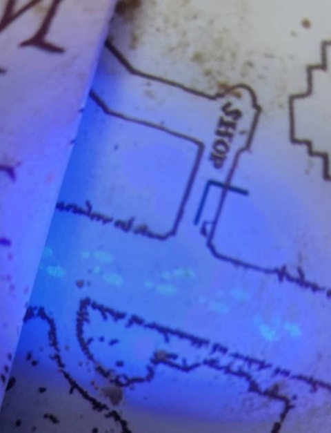 Mapa z widocznymi śladami w świetle ultrafioloetowym Mapa z widocznymi śladami w świetle ultrafioloetowym
