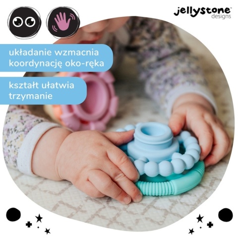 gryzak w rękach dziecka